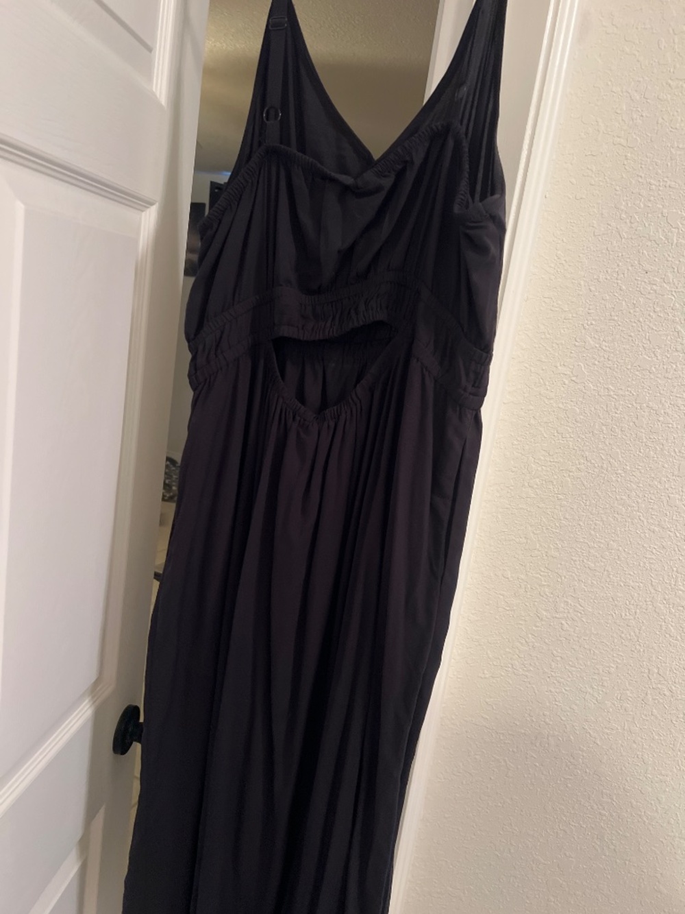 Black dress - Picture 2 of 3